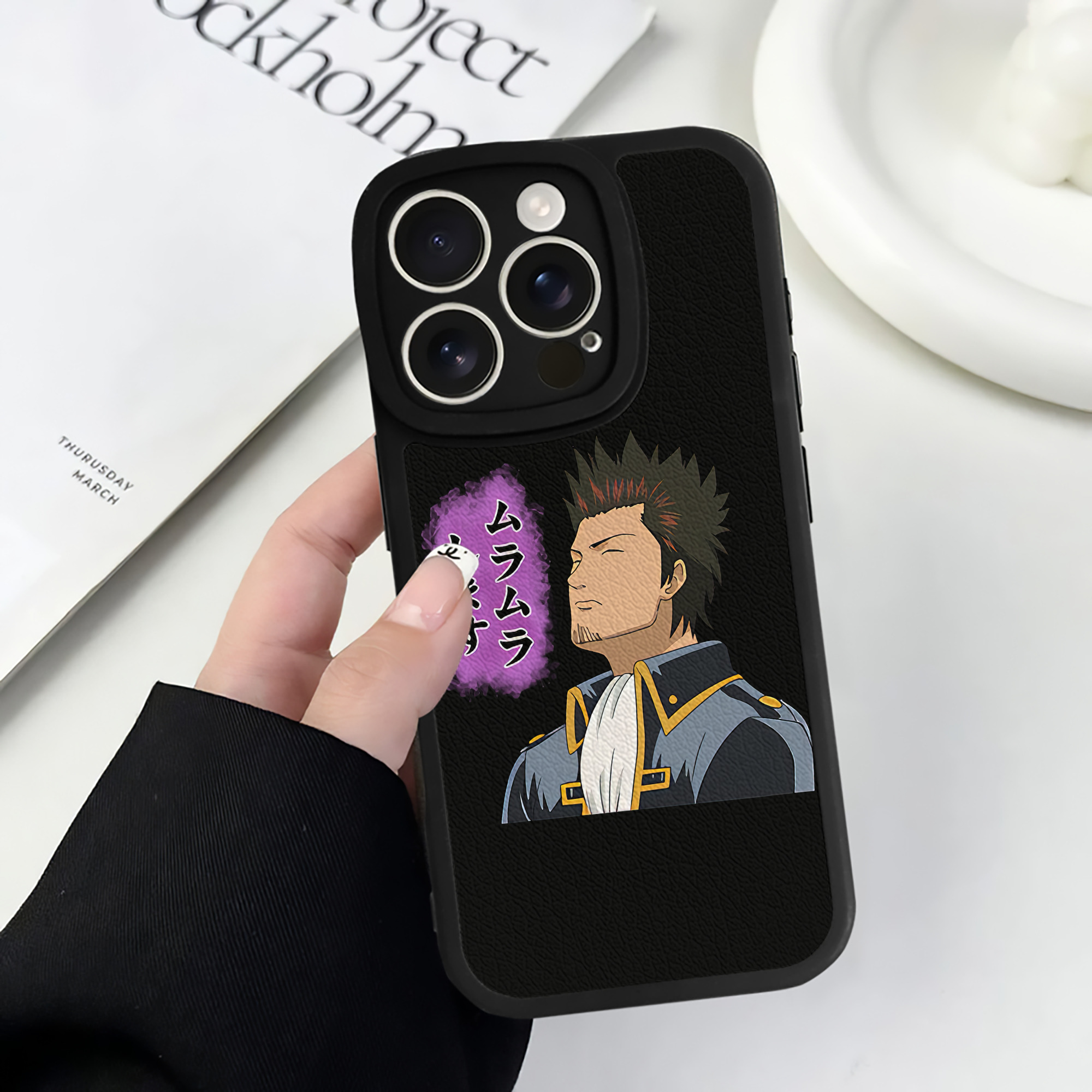 （画像用） ぎんたま 坂田銀時（さかたぎんとき） 神楽 志村新八（しむら しんぱち） GINTAMA Sakata Gintoki Kagura Shimura Shinpachi 【iPhone 16シリーズ対応】シリコンスマホケース（レザー調） 材質：シリコン